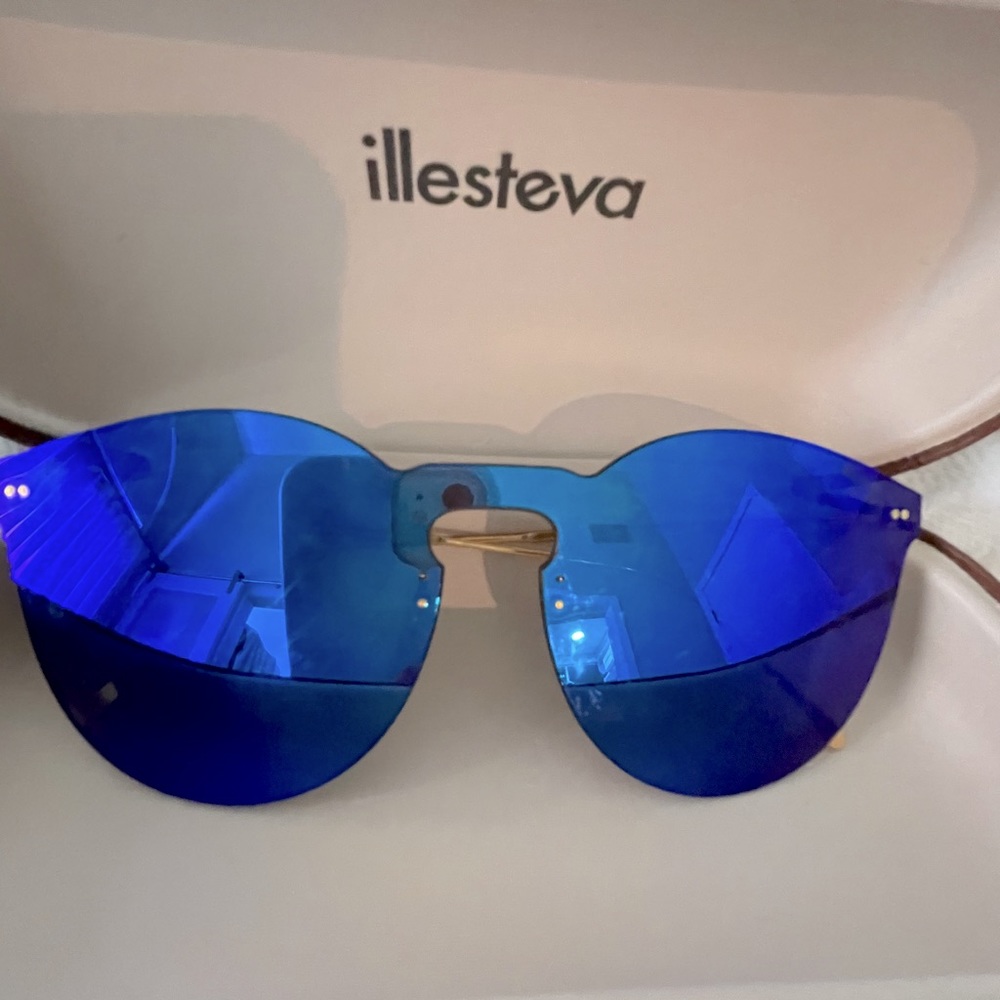 Illesteva Leonard Mask Sunglasses- Royal Blue